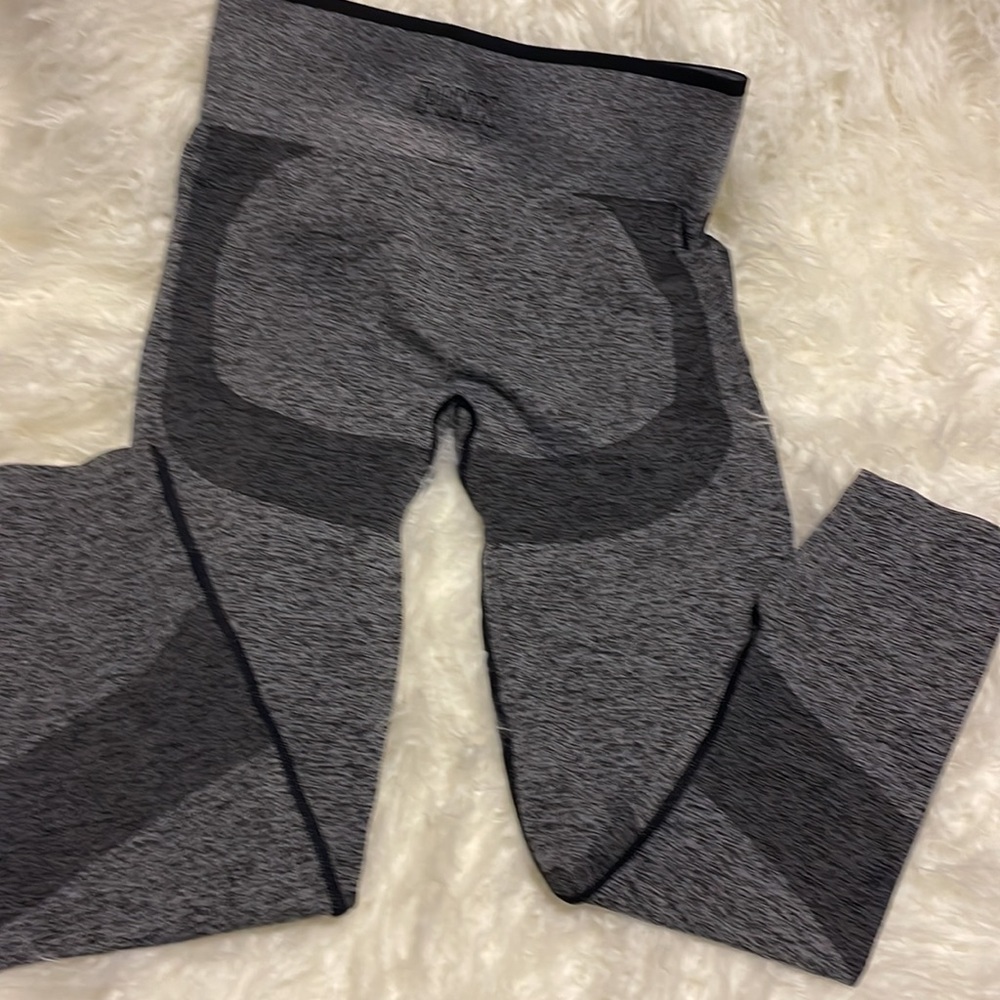 Pink Victoria’s Secret Black leggings L best peach New with tags